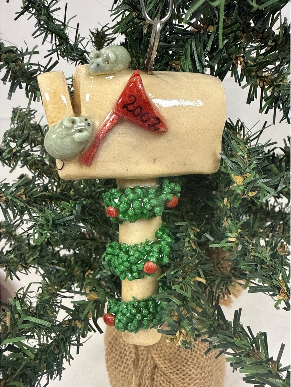 2002 Glazed Baked Dough Christmas Mailbox Mice Ornament Wreath Holiday